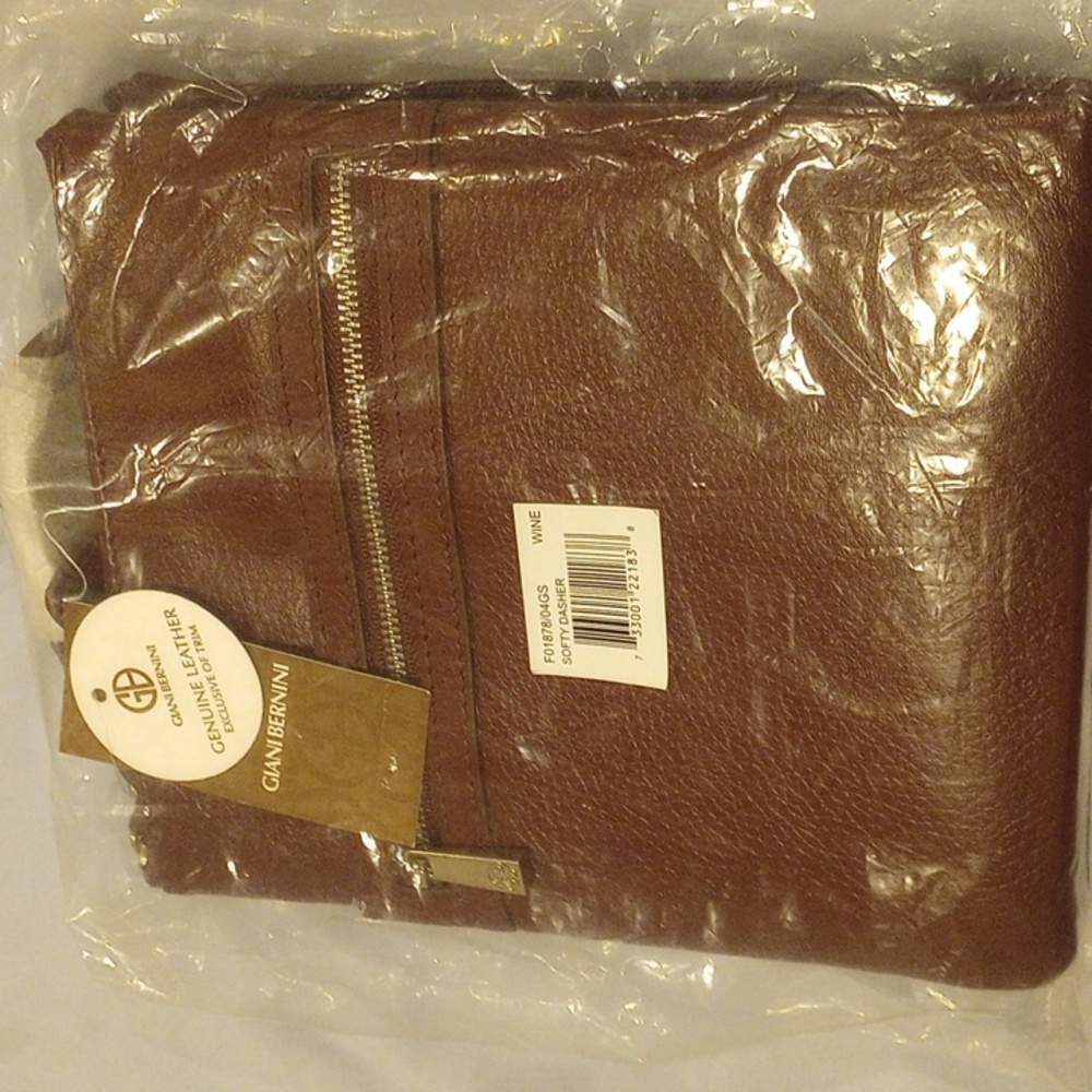 "Giani Bernini" brown leather purse.